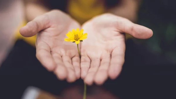 Εορτολόγιο: Ποιοι γιορτάζουν σήμερα, Δευτέρα 16 Σεπτεμβρίου