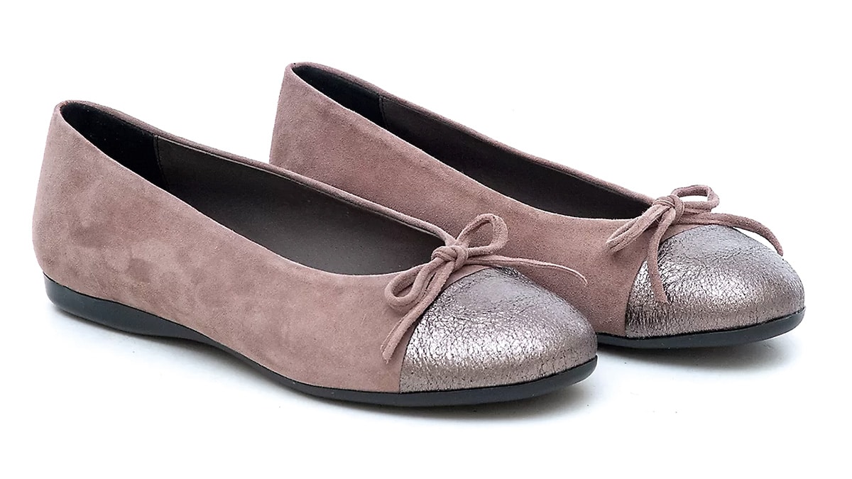 Δερμάτινες μπαλαρίνες, Bαβουλάς, €79 από €99, vavoulas.gr