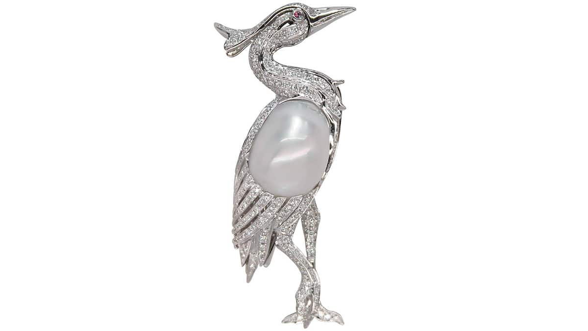 Kαρφίτσα από λευκόχρυσο Κ18, µε διαµάντια και µαργαριτάρι, pearlscenter.gr