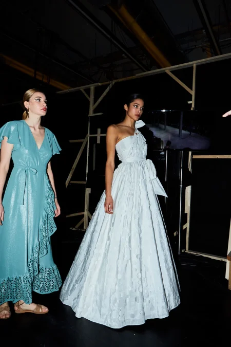 Νυφικό φόρεμα με ζώνη