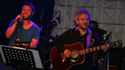 Δέκα χρόνια χωρίς τον Αντώνη Βαρδή: «Όταν πέθανε ο πατέρας μου, πέθανα κι εγώ», λέει ο Γιάννης Βαρδής