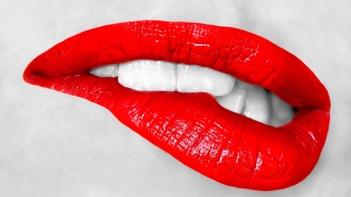 O γιατρός των Celebrities Δρ Κασούχας αποκαλύπτει τα πάντα για το Hollywood Smile