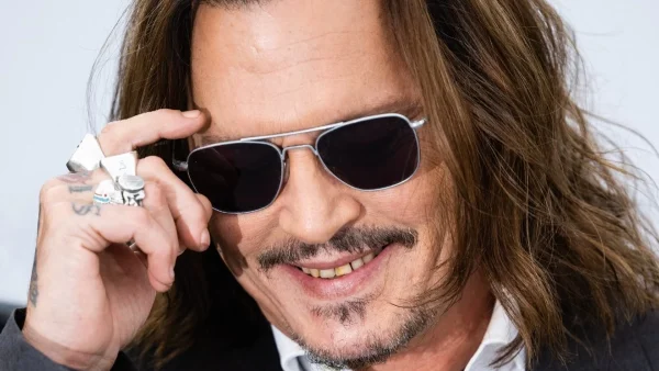 Johnny Depp: Με άλλο χαμόγελο στις Μπαχάμες - Άλλαξε τα δόντια του μετά το κράξιμο που δέχθηκε