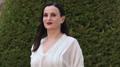 Καρυοφυλλιά Καραμπέτη: Αυτός είναι ο κατά 16 χρόνια μικρότερος, Βούλγαρος ηθοποιός σύντροφός της