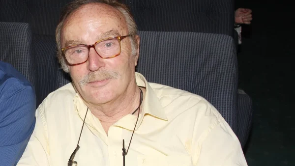 Ντίνος Καρύδης: Το αντίο στο «ξανθό αγόρι» - Το άγνωστο περιστατικό με την Αλίκη Βουγιουκλάκη που δεν γνωρίζατε