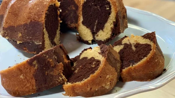 Kέικ βανίλια - σοκολάτα σκέτη απόλαυση – Το μυστικό για να βγει ζουμερό αλλά να μην «κάτσει» στον φούρνο