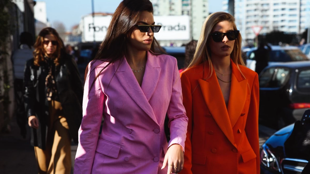Κάτι παραπάνω από τάση: Ο θρίαμβος του αντρικού κοστουμιού στη γυναικεία γκαρνταρόμπα