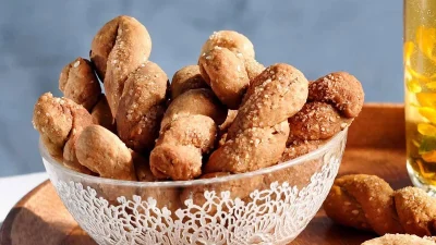 Λαχταριστά και τραγανά κουλουράκια κανέλας με μπόλικο σουσάμι