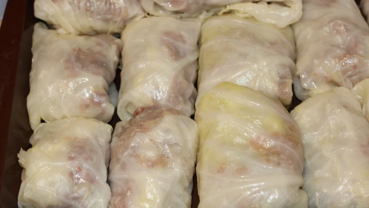 Υπάρχει κόλπο τελικά: Τα μυστικά για να τυλίξεις, επιτέλους, σωστά και σφιχτά τους λαχανοντολμάδες