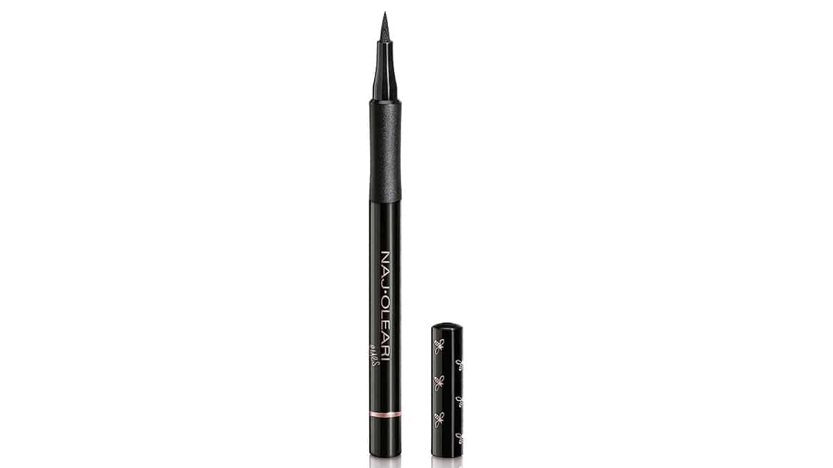 Eyeliner σε μορφή στιλό, One Touch Pen Eyeliner Intense Black, Naj-Oleari, €15 (στο πολυκατάστημα notos Αθήνας, στο πολυκατάστημα notos Θεσσαλονίκης και στο notos.gr)