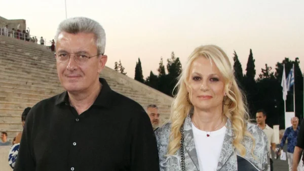 Νίκος Χατζηνικολάου: Η σπάνια φωτογραφία και με τα τρία παιδιά του