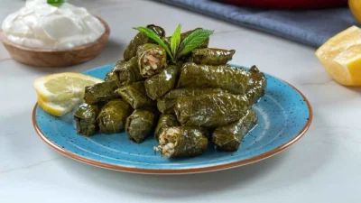 Κρητικά ντολμαδάκια γιαλαντζί από την Αργυρώ - Τα 6 μυστικά tips για τη γέμιση και το τύλιγμα