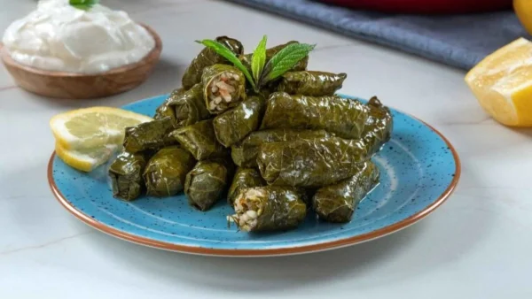 Κρητικά ντολμαδάκια γιαλαντζί από την Αργυρώ - Τα 6 μυστικά tips για τη γέμιση και το τύλιγμα
