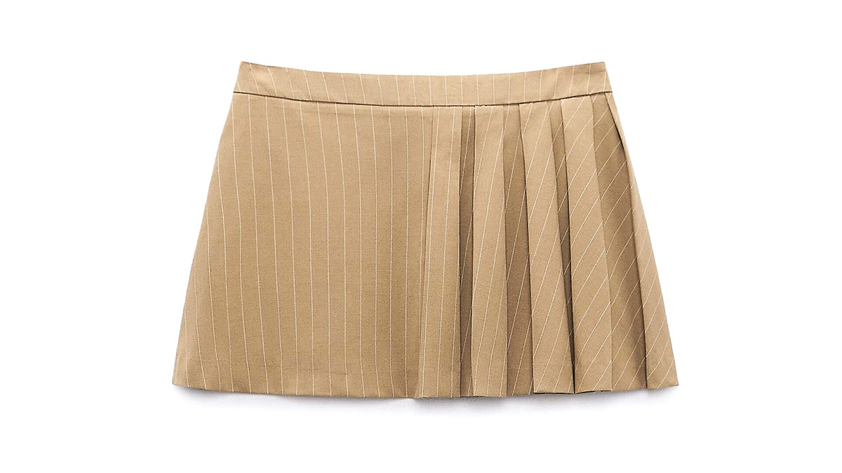 Φούστα µε πιέτες, €29,95, Zara