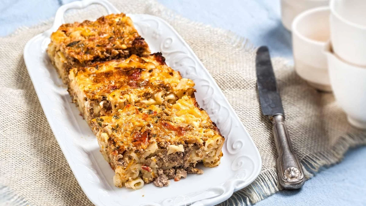 Το φαγητό της τεμπέλας: Παστίτσιο σαν σουφλέ του 5λεπτου - Το μυστικό που κάνει τα μακαρόνια πεντανόστιμα