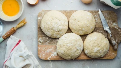 Η "χρυσή" συνταγή του Jamie Oliver για βασική ζύμη ψωμιού