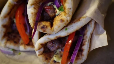 Πείτε «αντίο» στο φτηνό σουβλάκι - Αυτή είναι η νέα του τιμή που... ζαλίζει