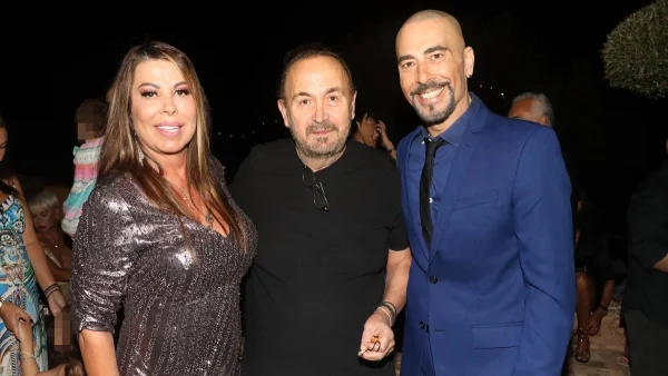 Σταμάτης Γονίδης: Η πρώτη του δημόσια εμφάνιση μετά το ατύχημα - Μαζί η σύζυγός του και η 4χρονη κόρη τους