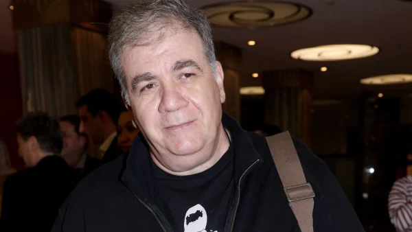 Δημήτρης Σταρόβας: Έχασε 30 κιλά και είναι σχεδόν αγνώριστος - Η νέα του εμφάνιση μετά την περιπέτεια της υγείας του