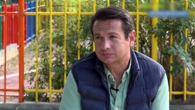 Σταύρος Νικολαΐδης: «Γεννήθηκα γάτα και στα 18 μου θέλω να είμαι σκύλος; Είναι αστεία η ιστορία με το non binary»