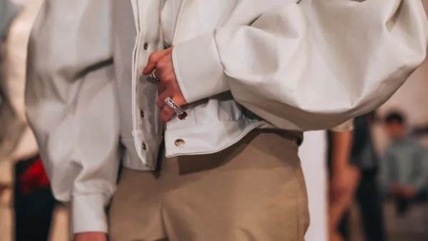 Fall Trends 24-25: 5 μοντέρνα φθινοπωρινά υφάσματα που θα κάνουν την γκαρνταρόμπα σου να δείχνει ακριβή!