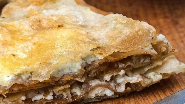 Τυρόπιτα Περέκ: Πως να φτιάξετε την κορυφαία ποντιακή πίτα με μόνο 3 υλικά - Η αυθεντική συνταγή