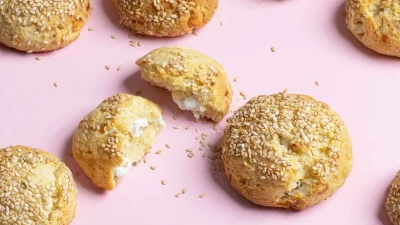 Τυροψωμάκια του 5λεπτου - Το μυστικό της Αργυρώς για να μην σκληρύνει η ζύμη και βγουν "πέτρα"