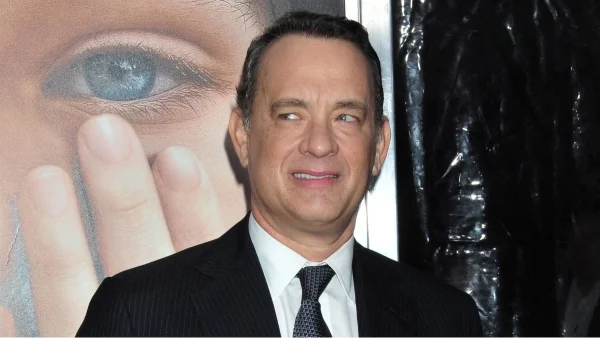 «Με τον γείτονά μας Τομ Χανκς»: Φωτογραφίες με κόρες Ελλήνων δημοσιογράφων στην Αντίπαρο