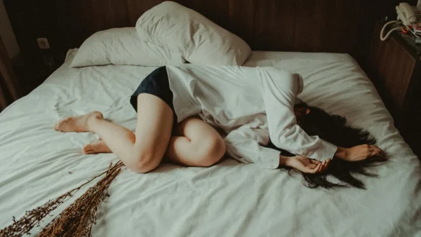 3 τροφές που μετατρέπουν τον ύπνο σε εφιάλτη - Σταμάτα να τις τρως πριν κοιμηθείς