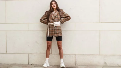 Το κόλπο των μοντέλων για να φαίνονται πιο μακριά τα πόδια τους με αθλητικά