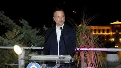 Χάρης Δούκας: Αυτό είναι το προσκλητήριο του γάμου του με την 28χρονη σύντροφό του