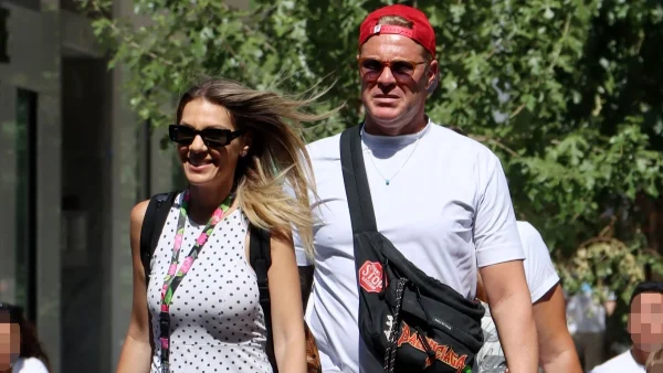 Χρήστος Χολίδης: Σπάνια δημόσια εμφάνιση με την σύντροφό του Κατερίνα Γκιουζέλη – Πού τους συνάντησε ο φακός