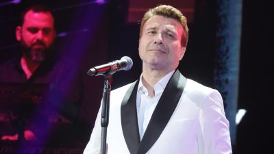 Ο Γιάννης Πλούταρχος στα μπουζούκια