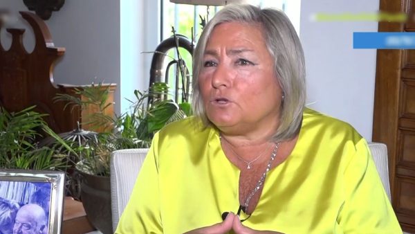 Η Λουκίλα Καρρέρ αποκαλύπτει τον «πόλεμο» που δέχτηκε ο Μίμης Πλέσσας από άνθρωπο του χώρου