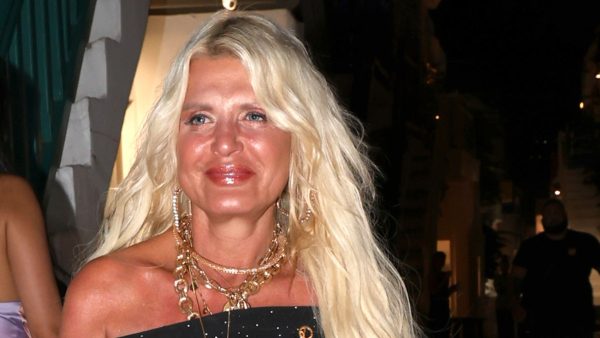 Η Μαρίνα Σταυράκη στην Μύκονο