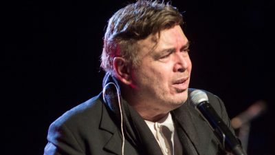 Μανώλης Λιδάκης: Παραμένει στο νοσοκομείο για ενάμιση μήνα – Το νέο μήνυμα του τραγουδιστή