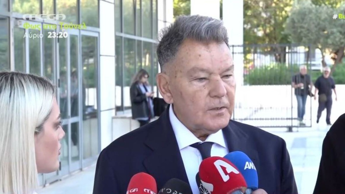 Ο Αλέξης Κούγιας μιλάει στις κάμερες.