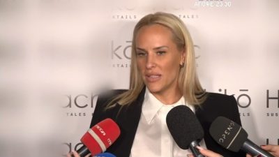 Η Έλενα Ασημακοπούλου σε έξοδό της