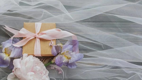 Ένα δώρο με λουλούδι