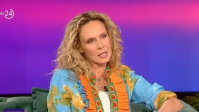 Η Εβελίνα Παπούλια στο Καλύτερα Αργά