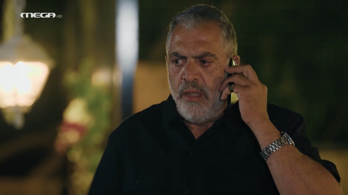 Ο Δημοσθένης από σκηνή της σειράς Γη της ελιάς