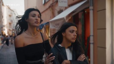 Σκηνή από την Γη της ελιάς με την Αριάδνη στο δρόμο