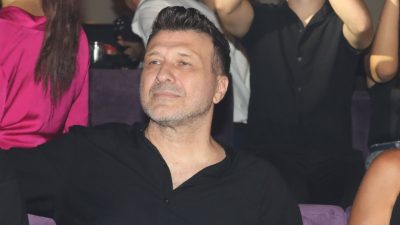 Ο Γιάννης Πλούταρχος σε έξοδό του στα μπουζούκια