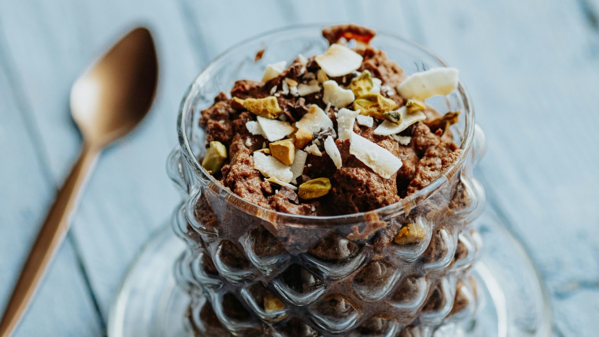 Γλυκό σοκολάτας σε ποτήρι