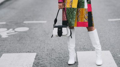 high knee boots λευκές στο street style