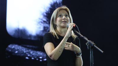 Η Μαρία Καρυστιανού στην συναυλία στα Τέμπη