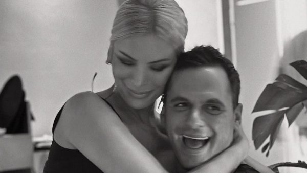 Η Κατερίνα Καινούργιου αγκαλιά με τον Πάνο Κουτσουμπή