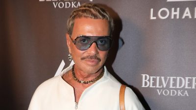 Ο Λάκης Γαβαλάς σε έξοδό του