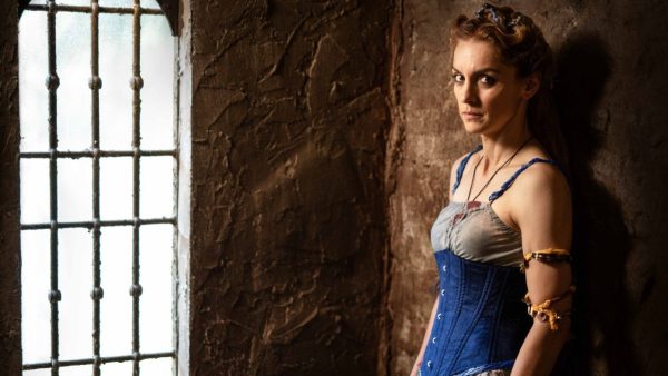 Η Λεώνη στην σειρά Η μάγισσα - φλεγόμενη καρδιά