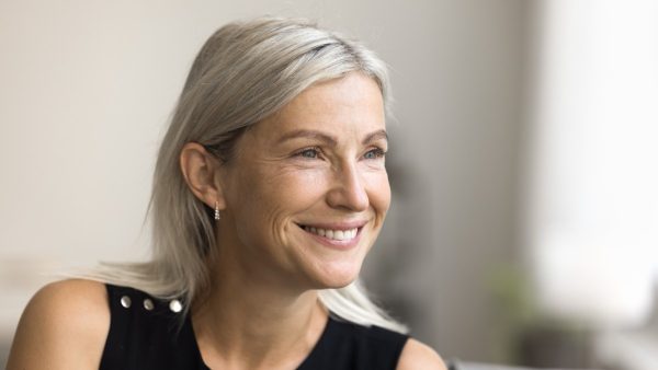 40+ και εμμηνόπαυση: Οι αλλαγές στην επιδερμίδα του προσώπου σου και 8 προϊόντα που θα λατρέψεις